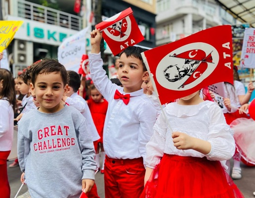 19 Mayıs Korteji