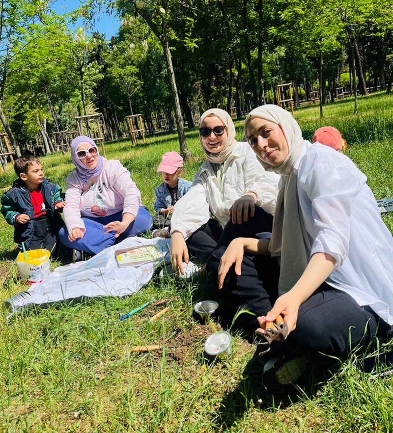 Bu günkü orman okulu etkinliğimizde parkur, denge ve koordinasyon oyunlarıyla motor becerilerimizi güçlendirdik. 