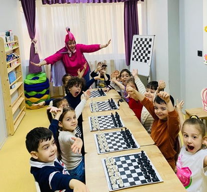 Masallarla Satranç