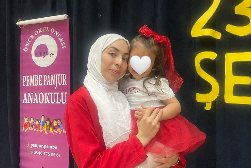 4 yıldır anaokulumuzda görev yapan deneyimli öğretmen, çocukların gelişimine katkı sağlamayı ve öğrenmeyi eğlenceli hale getirmeyi ilke edinmiştir.