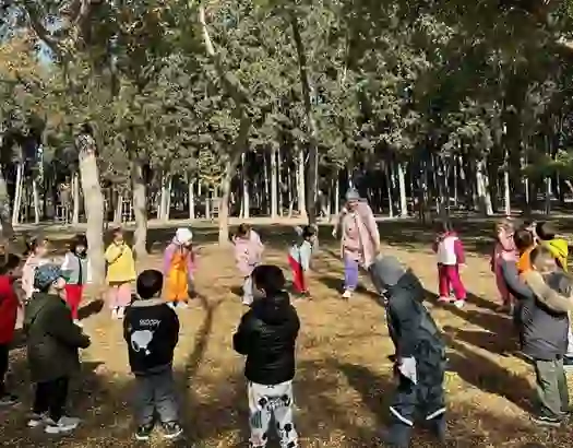 Anaokulumuzda çocuklarımızın gelişimini sadece sınıf ortamıyla sınırlamıyor, onları doğayla buluşturuyoruz. 
