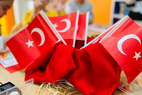 Okula hazırlık becerilerinin temellendirildiği, problem çözme, grup çalışması ve dikkat gelişimi odaklı yapılandırılmış etkinlikler sunuyoruz.