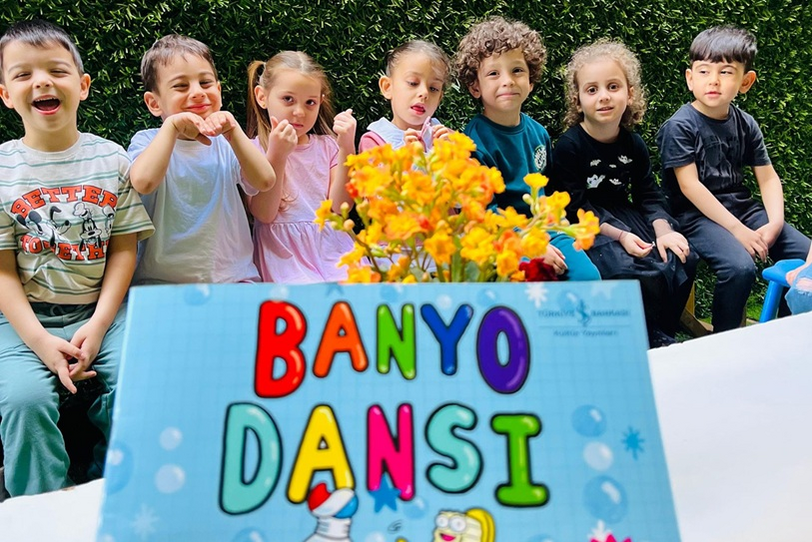 4 yaşların kendi başına yapabilme becerilerini artıran, dil gelişimini destekleyen ve arkadaşlık bağlarını güçlendiren zengin bir öğrenme ortamı sağlıyoruz.