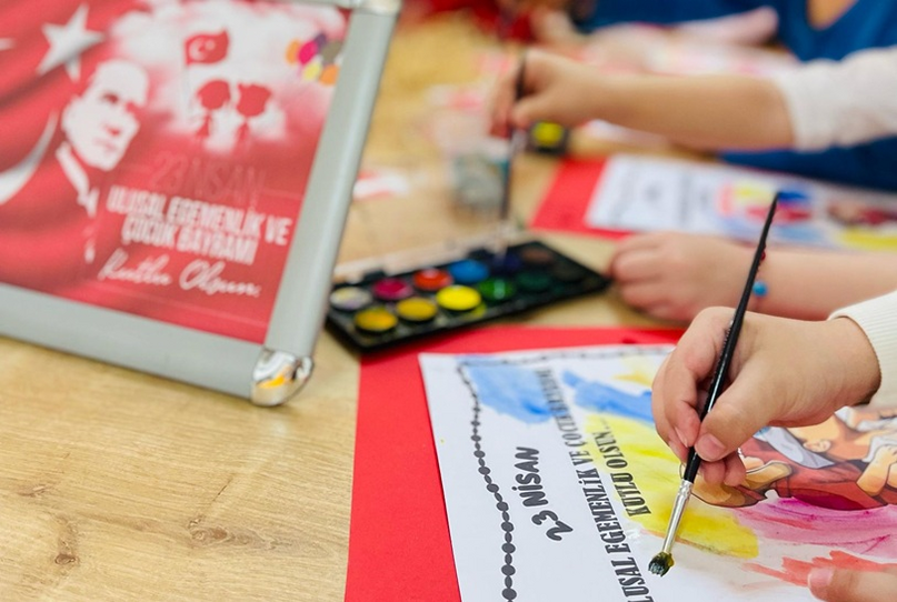 Okula hazırlık becerilerinin temellendirildiği, problem çözme, grup çalışması ve dikkat gelişimi odaklı yapılandırılmış etkinlikler sunuyoruz.